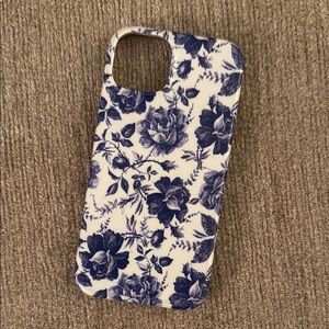 Floral Blue and White - Casely iPhone 14 case with MagSafe